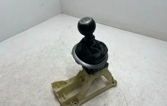 Suzuki SX4 Gear shifter/selector