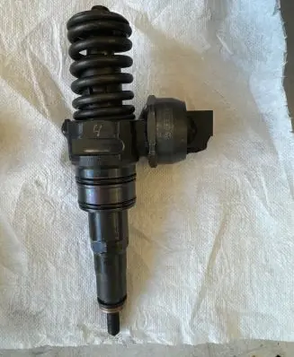 Volkswagen Golf Plus Fuel injector 038130075bq