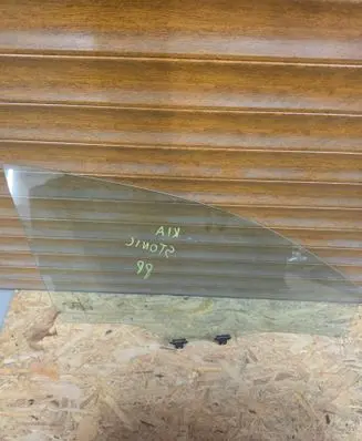 KIA Stonic Front door window glass four-door 82420H8031
