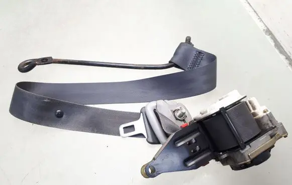 Mitsubishi Colt Front seatbelt B0068100 080608