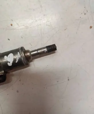 BMW 7 E65 E66 Fuel injector 0261500