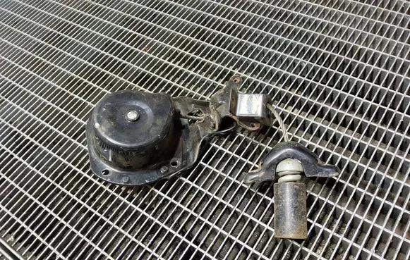 Land Rover Discovery 4 - LR4 Spare wheel mounting bracket 