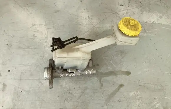 Nissan X-Trail T30 Master brake cylinder