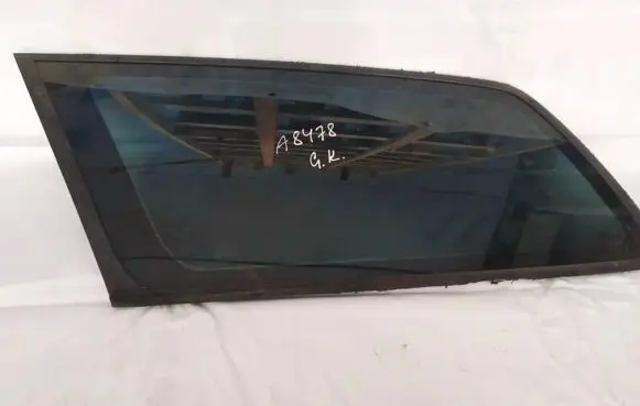 Volvo V50 Rear side window