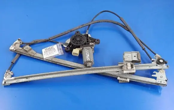 Mercedes-Benz Vito Viano W639 Front door window regulator with motor