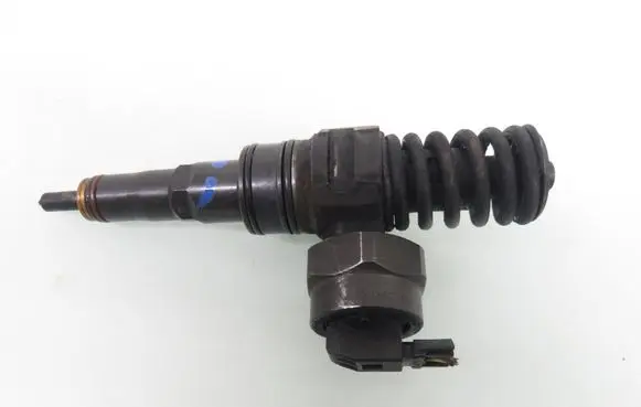 Volkswagen PASSAT B5 Fuel injector 0414720035 038130073T