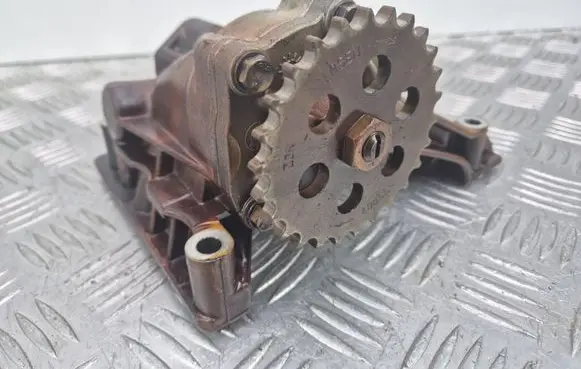 BMW 5 E60 E61 Oil pump 7501569