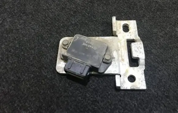 Opel Astra F Ignition amplifier control unit 90243618 84890e