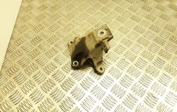 Engine mounting bracket