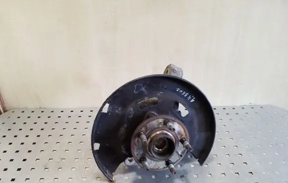 Opel Astra J Front wheel hub 13583478