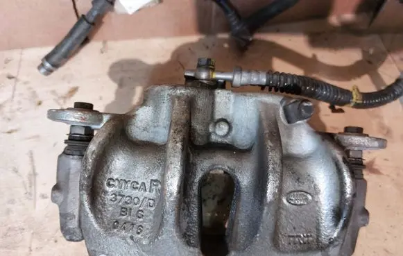 Land Rover Discovery 4 - LR4 Front brake caliper