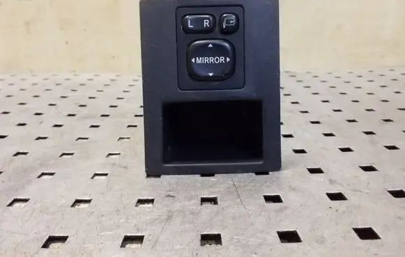 Wing mirror switch