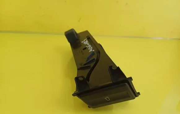 Ford Mondeo Mk III Cup holder 1S7113564A
