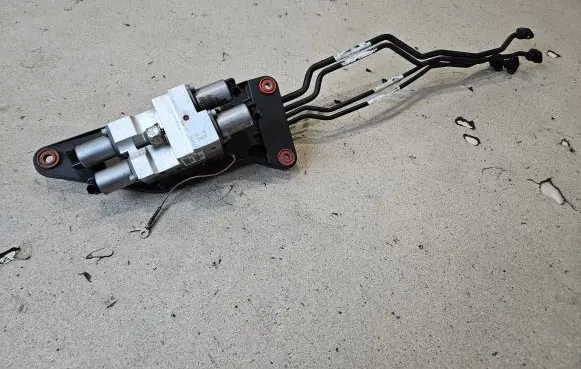 BMW X5 E70 Active stabilizer control/valve assembly 6794578