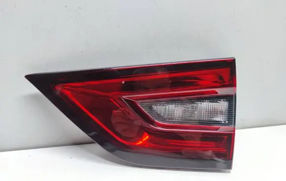 Tailgate rear/tail lights