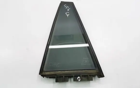 Toyota RAV 4 (XA30) Rear vent window glass E643R007953 N4862F