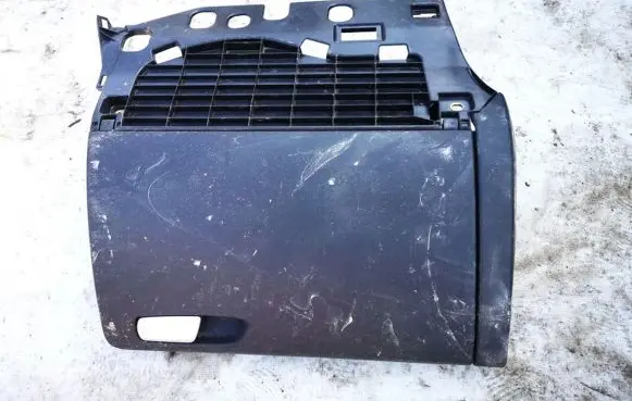 Glove box