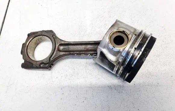 Hyundai Santa Fe Piston with connecting rod 