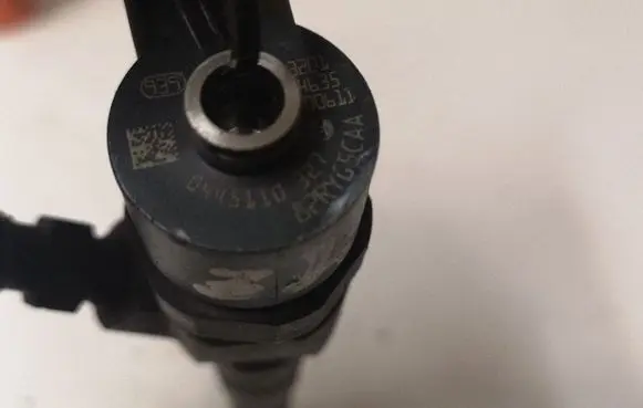 Opel Insignia A Fuel injector 0445110327