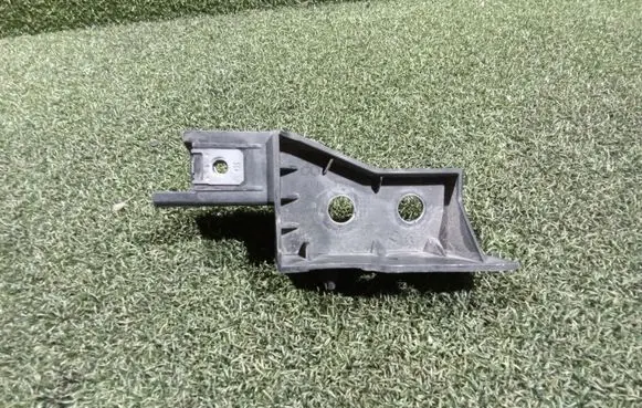 Headlight/headlamp mounting bracket