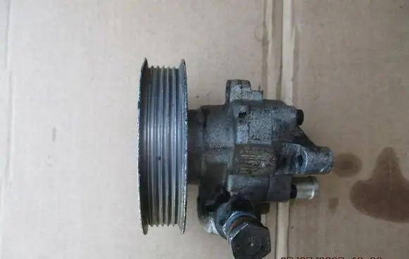 Volkswagen Bora Power steering pump 038145255B