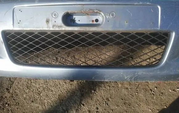 Mazda 2 Front bumper lower grill