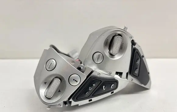 Nissan Juke I F15 Steering wheel buttons/switches 
