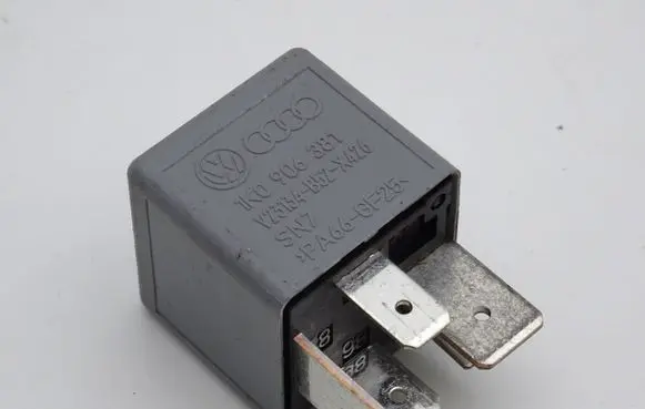 Volkswagen Golf V Other relay 1K0906381