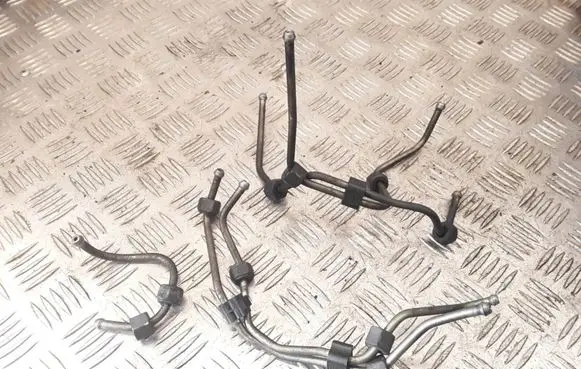 Fuel injector supply line/pipe