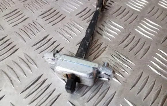 KIA Sorento Front door check strap stopper