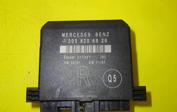Mercedes-Benz C W203 Door control unit/module 2038206626