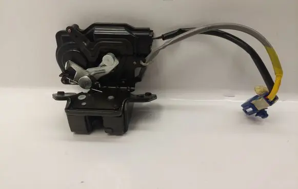 Toyota Avensis T250 Tailgate lock latch 6935005051