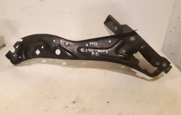 Headlight/headlamp mounting bracket
