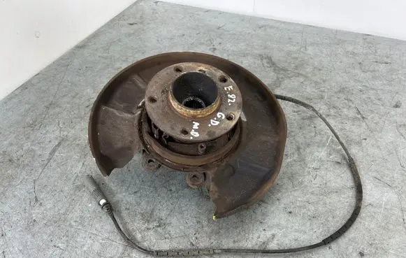 BMW 1 E82 E88 Rear wheel hub 6T6158009