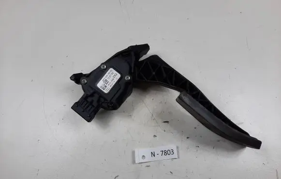 Opel Insignia A Accelerator throttle pedal 13237352