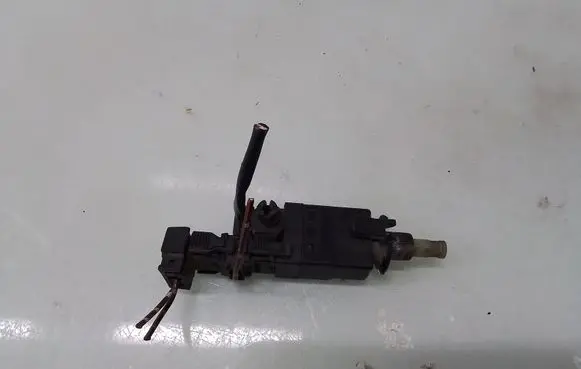 Mercedes-Benz E W124 Brake pedal sensor switch 0005458609