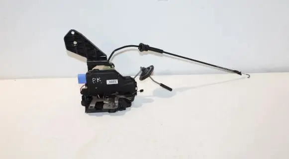 Volkswagen Multivan T5 Front door lock 3B1837015AQ