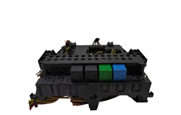 Mercedes-Benz B W245 Fuse module A1699010100 5DK00872838 1692010100