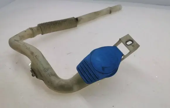 Volkswagen Touareg II Window washer liquid tank fill tube 7P6955463