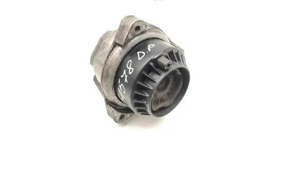 BMW 5 F10 F11 Engine mount bracket