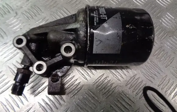 Toyota Avensis T220 Oil filter mounting bracket