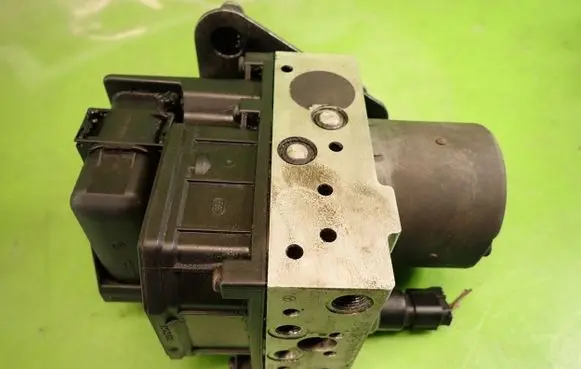 Mercedes-Benz Sprinter W901 W902 W903 W904 ABS Pump