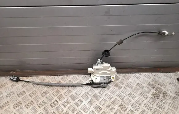 Porsche Cayenne (92A) Front door lock 8J1837015B