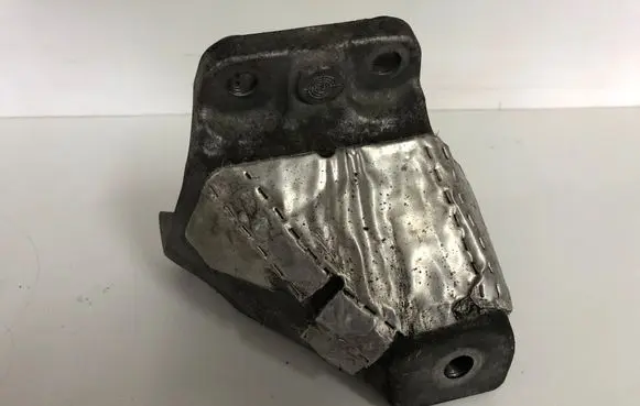 BMW 5 F10 F11 Engine mounting bracket 6795958