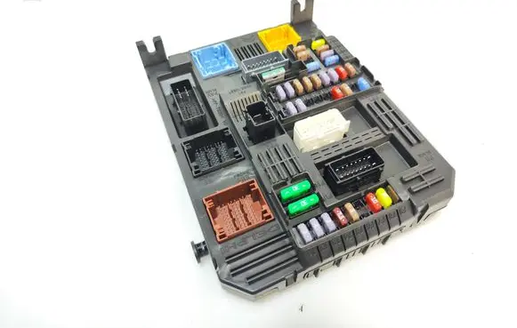Toyota Proace Fuse module 9819855180 0831700617 28550097