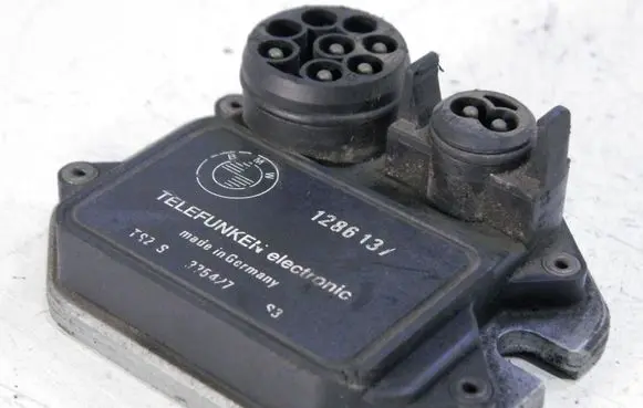 BMW 5 E34 Ignition amplifier control unit 1286137