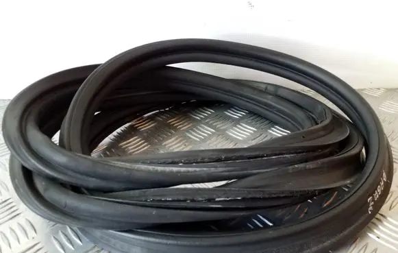 Mercedes-Benz R W251 Trunk rubber seal (body) 