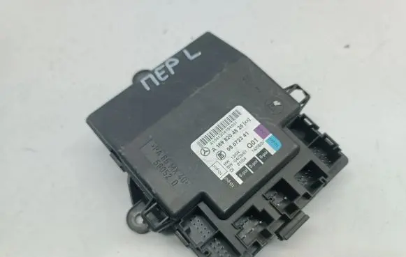 Mercedes-Benz A W169 Door control unit/module A1698204526 05072341