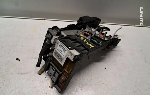 Peugeot RCZ Fuse module 9666527680 28236841