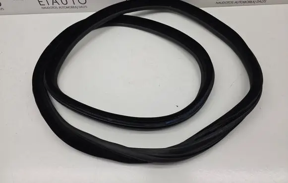 BMW 4 F36 Gran coupe Rear door rubber seal (on body) 7401894